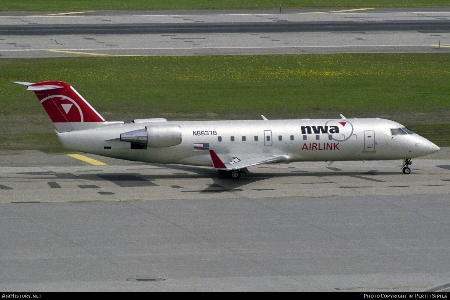 Aircraft Photo of N8837B | Bombardier CRJ-440 (CL-600-2B19) | NWA Airlink | AirHistory.net #291875