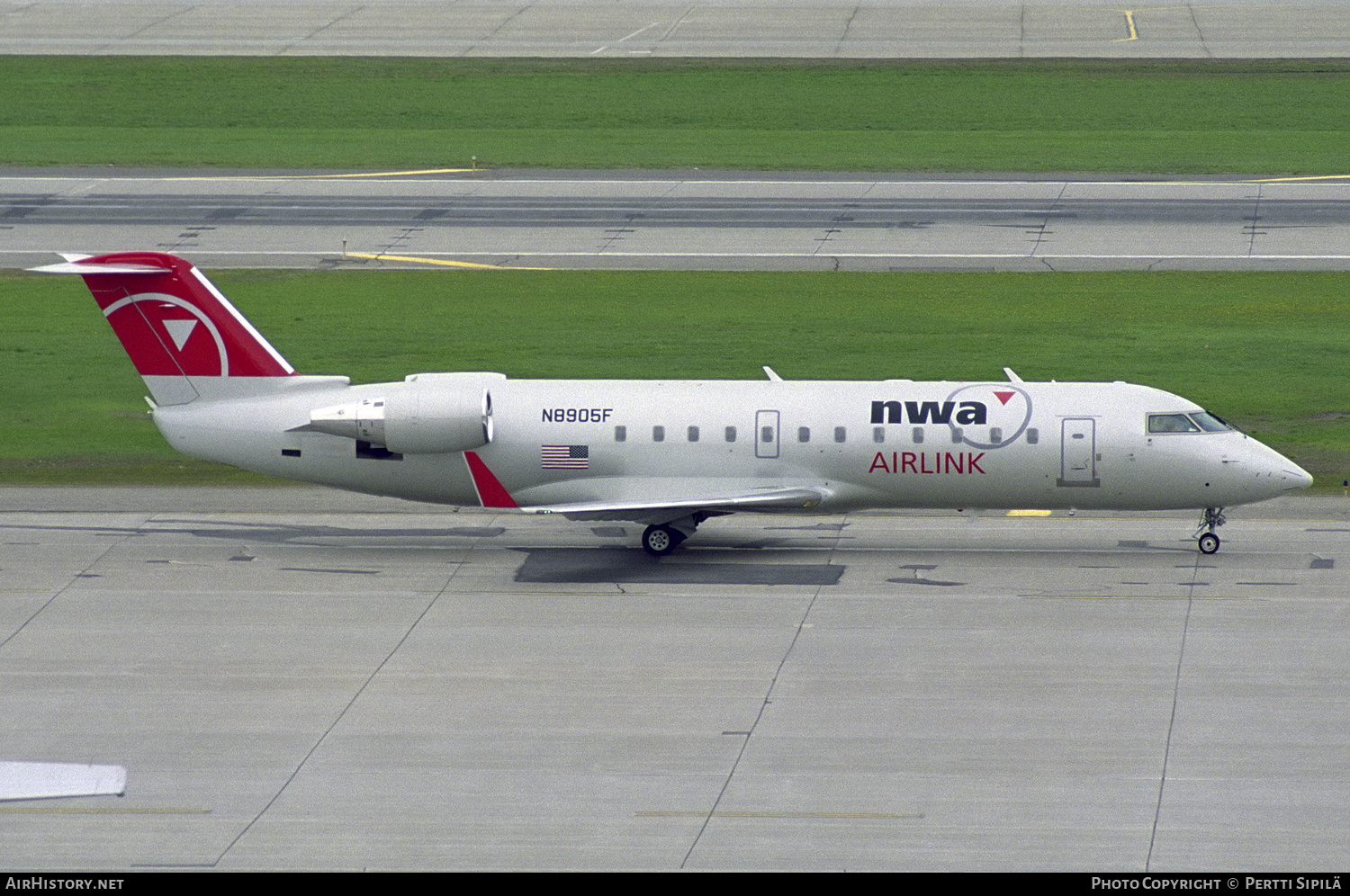 Aircraft Photo of N8905F | Bombardier CRJ-200LR (CL-600-2B19) | NWA Airlink | AirHistory.net #291978