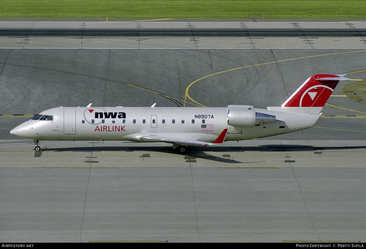 Aircraft Photo of N8907A | Bombardier CRJ-200LR (CL-600-2B19) | NWA Airlink | AirHistory.net #291980