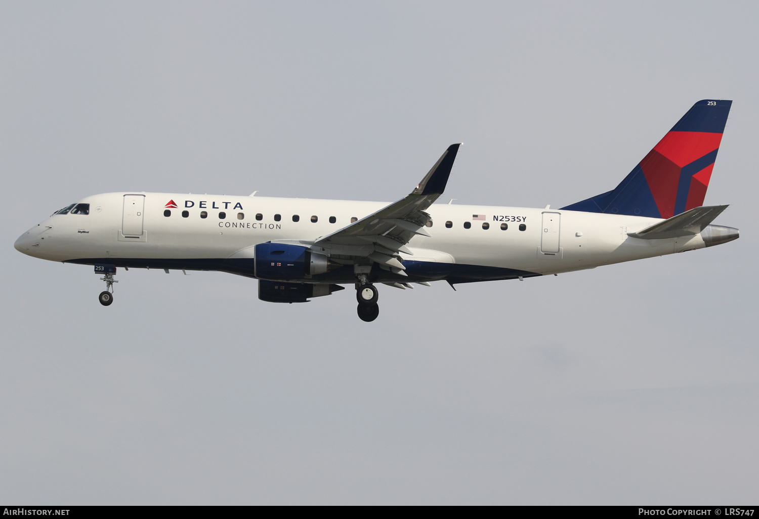Aircraft Photo of N253SY | Embraer 175LR (ERJ-170-200LR) | Delta Connection | AirHistory.net #292075