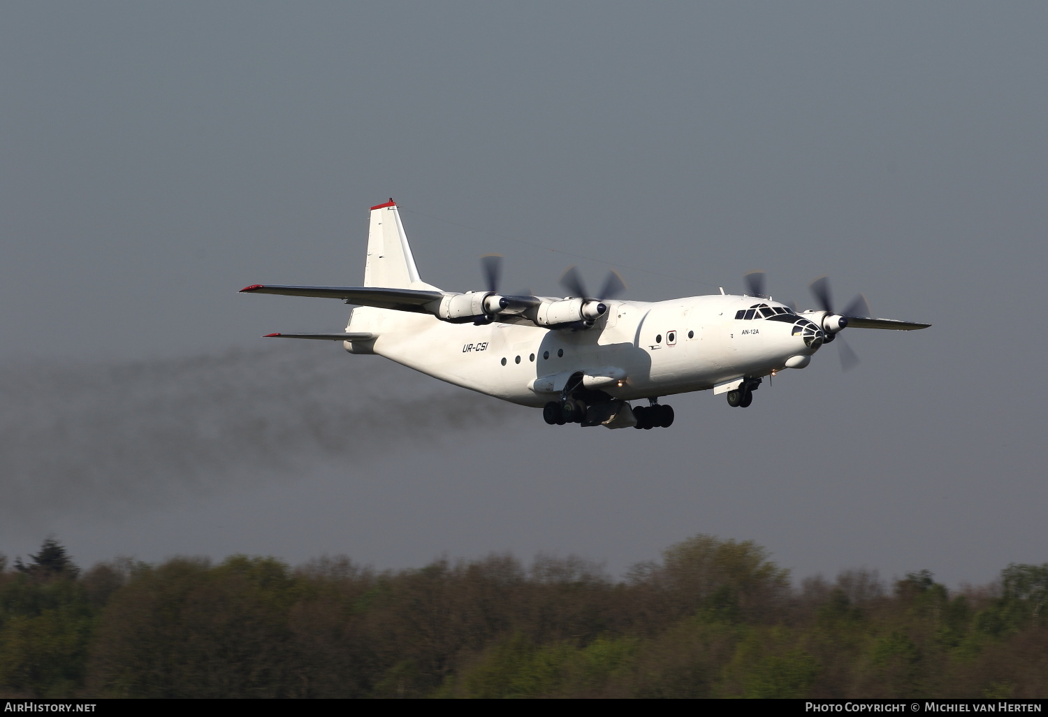 Aircraft Photo of UR-CSI | Antonov An-12A | AirHistory.net #292113