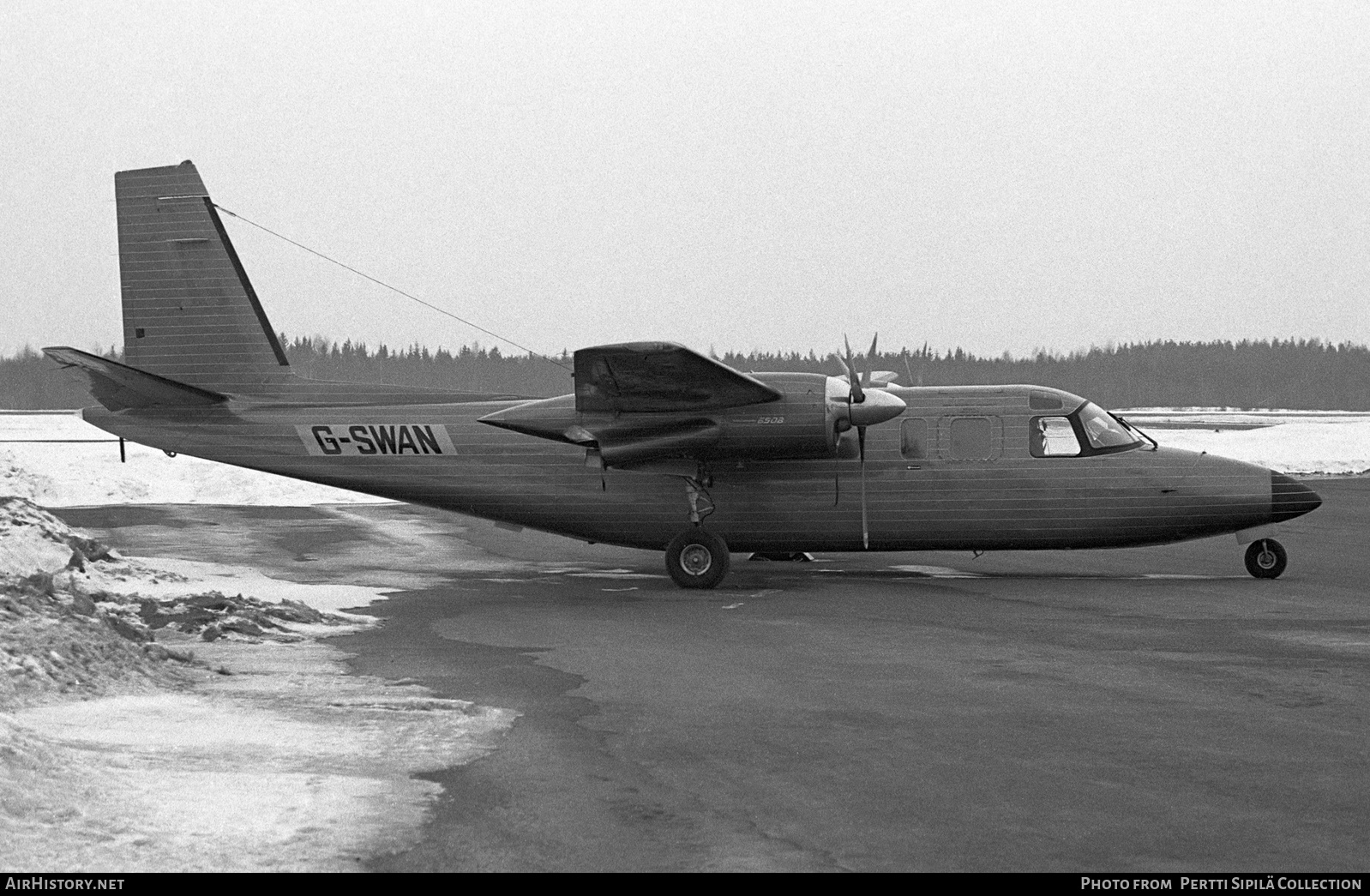 Aircraft Photo of G-SWAN | Rockwell 690B Turbo Commander | AirHistory.net #292165