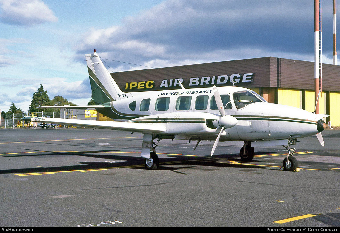 Aircraft Photo of VH-TYV | Piper PA-31-350 Navajo Chieftain | Airlines of Tasmania | AirHistory.net #292236