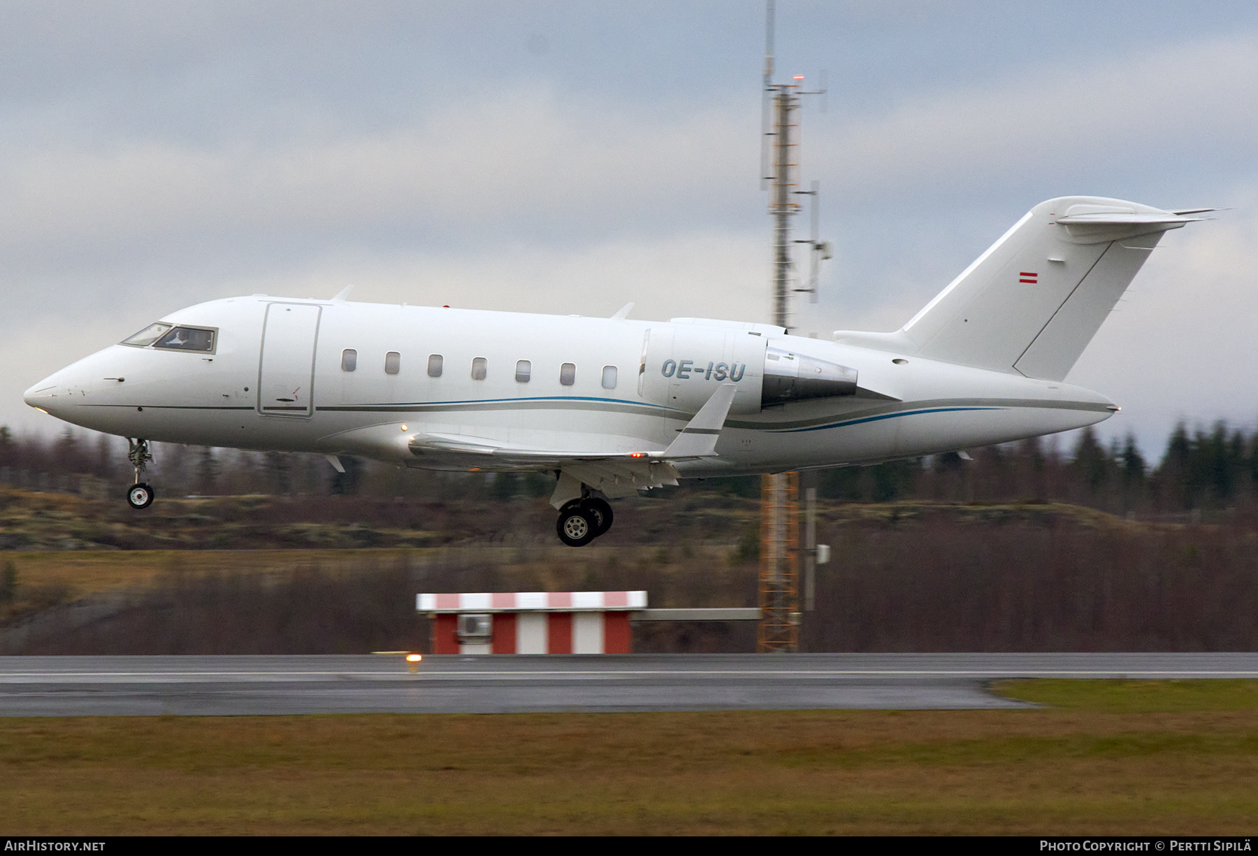 Aircraft Photo of OE-ISU | Bombardier Challenger 605 (CL-600-2B16) | AirHistory.net #292477