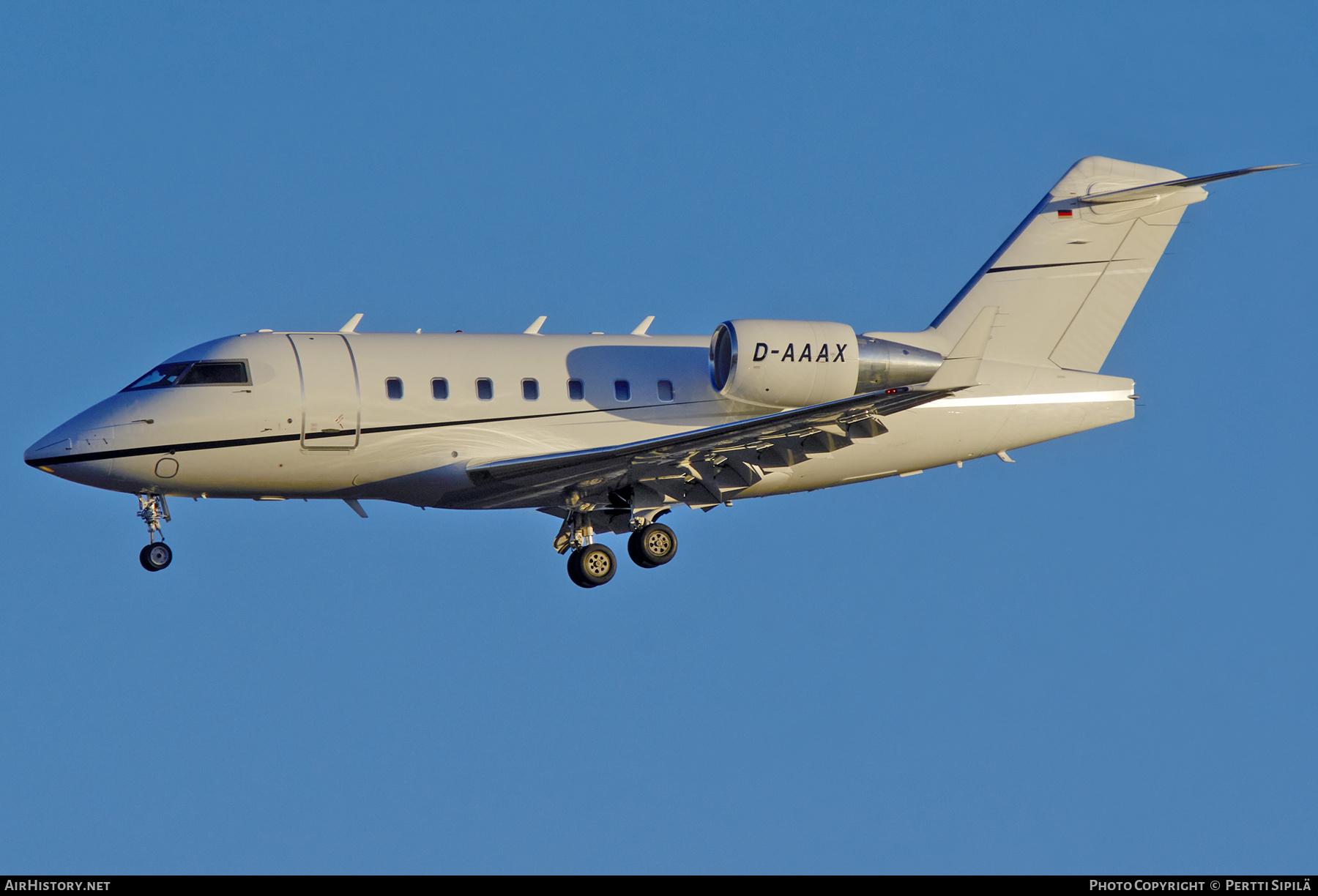 Aircraft Photo of D-AAAX | Bombardier Challenger 604 (CL-600-2B16) | AirHistory.net #292482