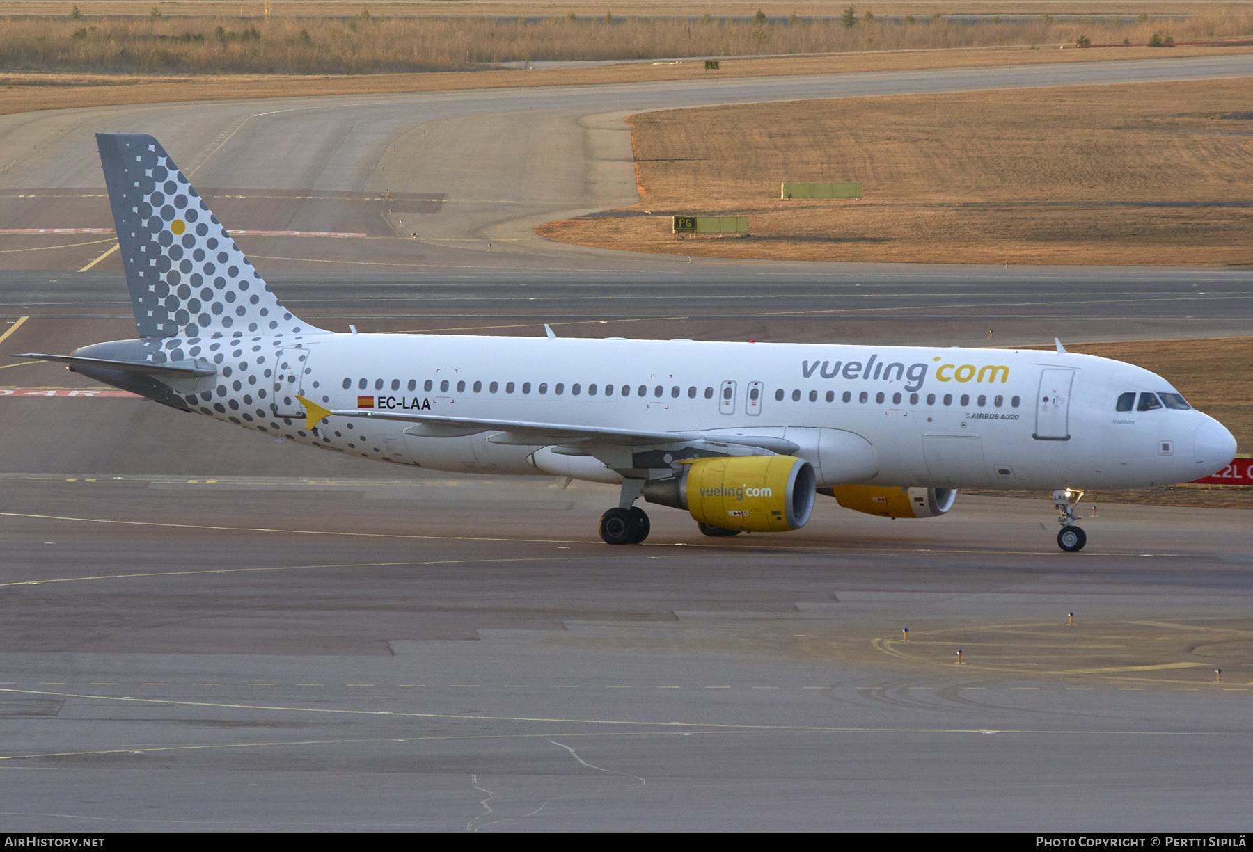 Aircraft Photo of EC-LAA | Airbus A320-214 | Vueling Airlines | AirHistory.net #292528
