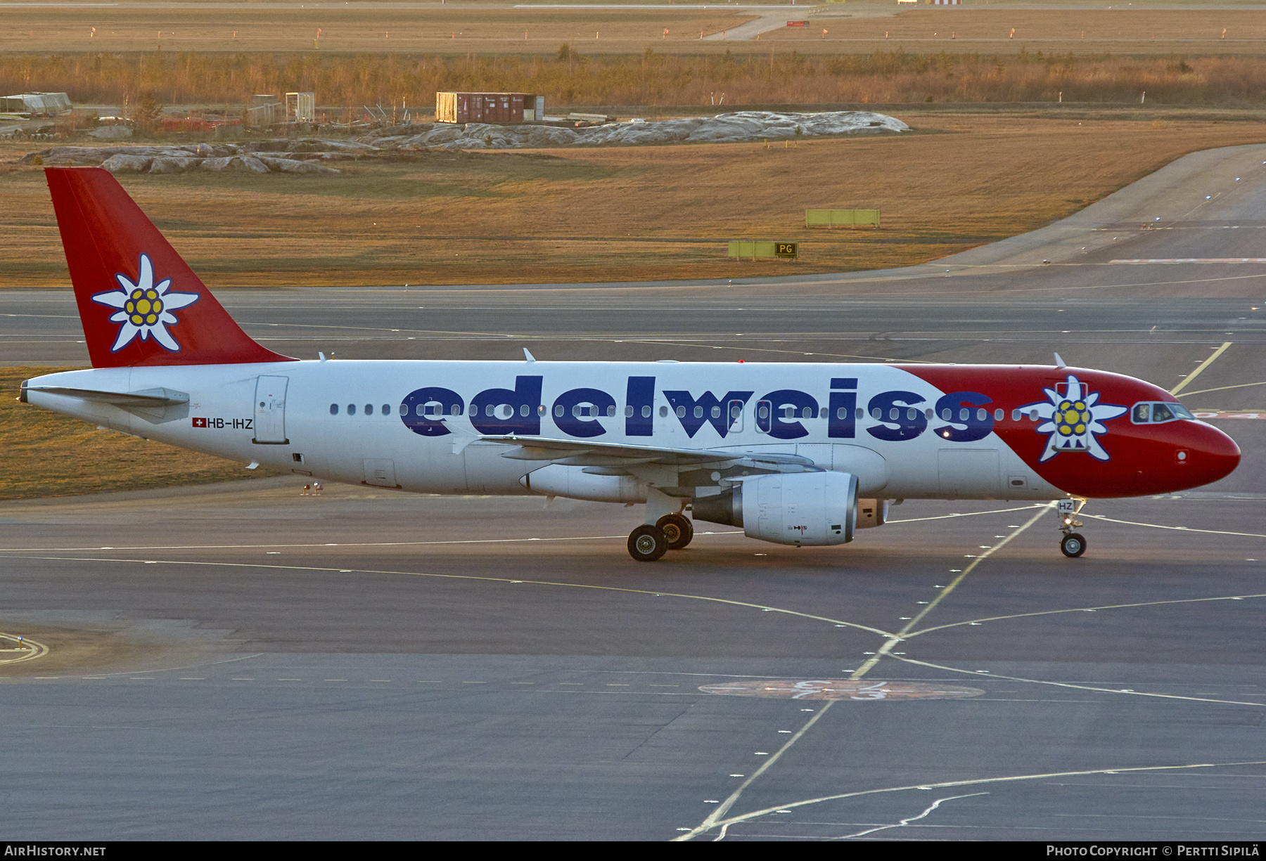 Aircraft Photo of HB-IHZ | Airbus A320-214 | Edelweiss Air | AirHistory.net #293216