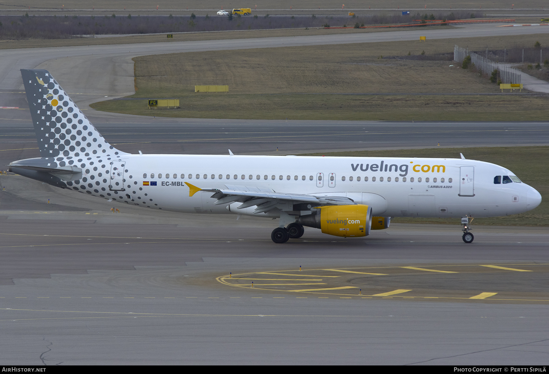 Aircraft Photo of EC-MBL | Airbus A320-214 | Vueling Airlines | AirHistory.net #293221