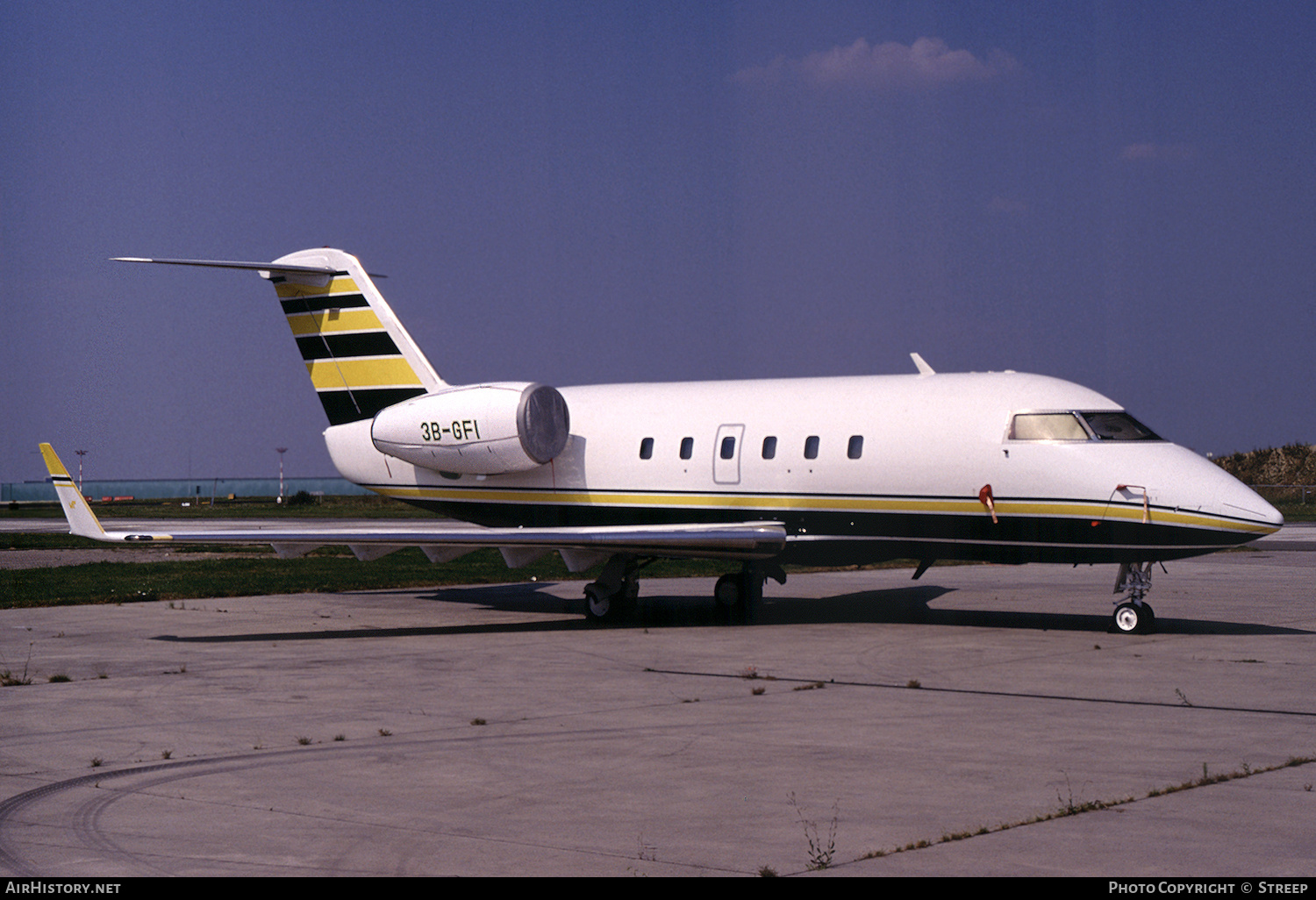 Aircraft Photo of 3B-GFI | Canadair Challenger 600S (CL-600-1A11) | AirHistory.net #293402