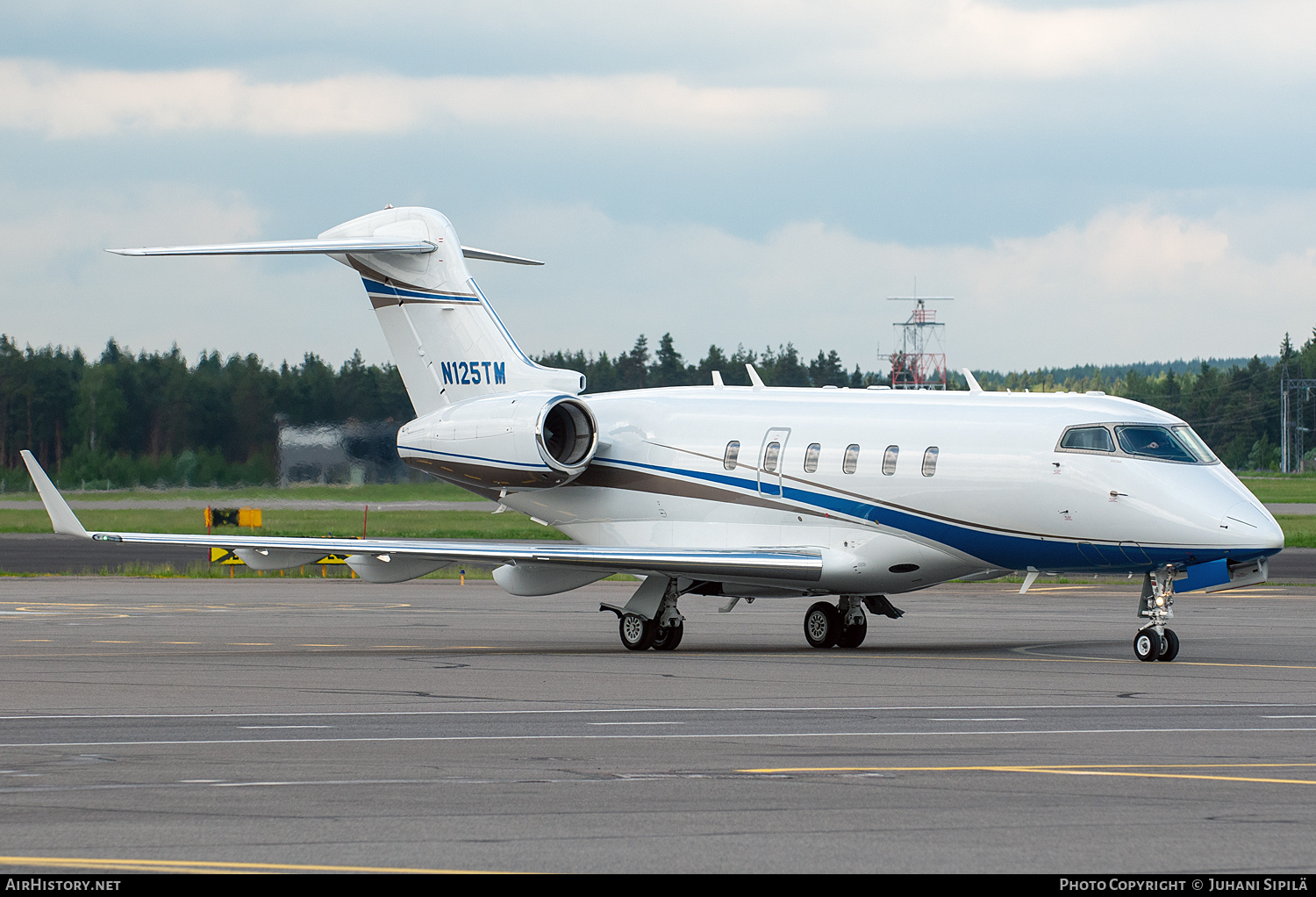 Aircraft Photo of N125TM | Bombardier Challenger 300 (BD-100-1A10) | AirHistory.net #293429