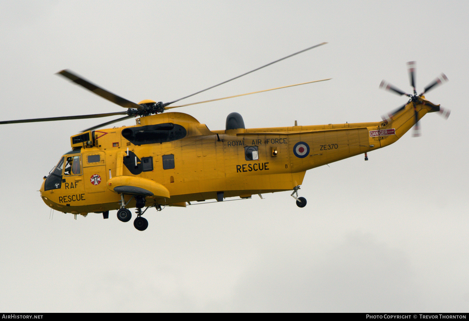 Aircraft Photo of ZE370 | Westland WS-61 Sea King HAR3 | UK - Air Force | AirHistory.net #293532