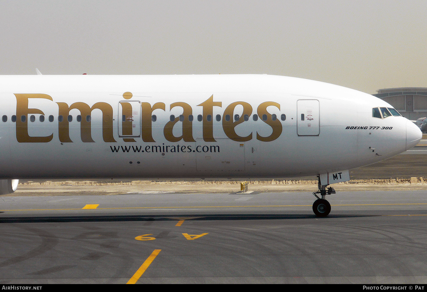Aircraft Photo of A6-EMT | Boeing 777-31H | Emirates | AirHistory.net #293652