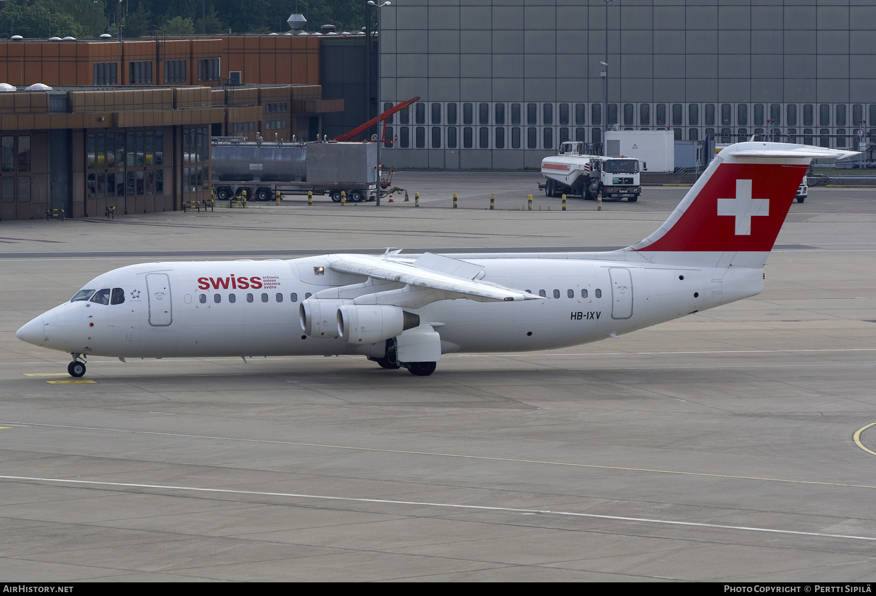 Aircraft Photo of HB-IXV | British Aerospace Avro 146-RJ100 | Swiss International Air Lines | AirHistory.net #293970