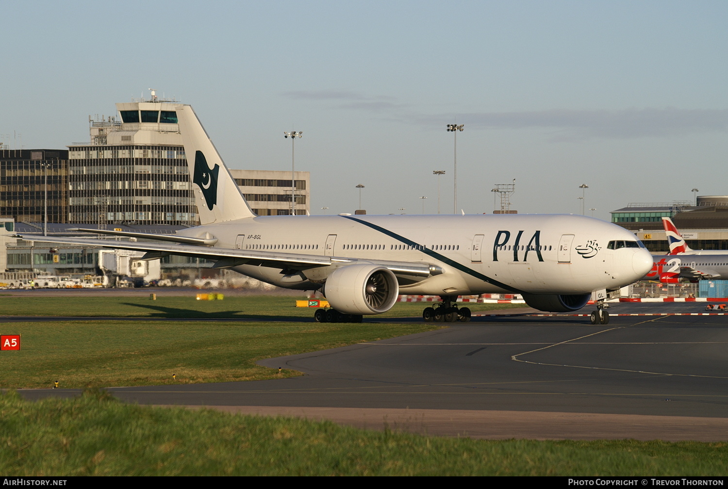 Aircraft Photo of AP-BGL | Boeing 777-240/ER | Pakistan International Airlines - PIA | AirHistory.net #294021