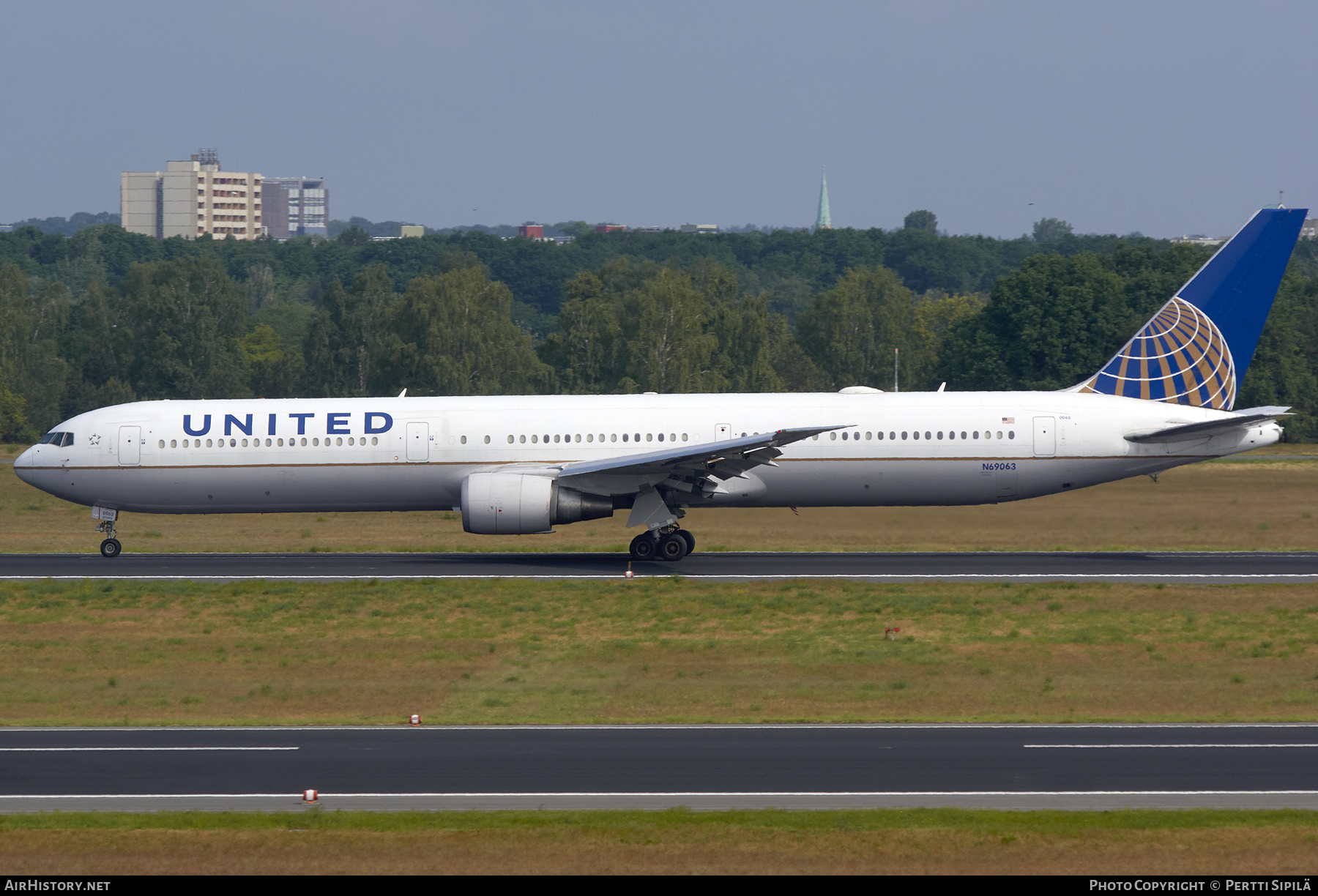 Aircraft Photo of N69063 | Boeing 767-424/ER | United Airlines | AirHistory.net #294041