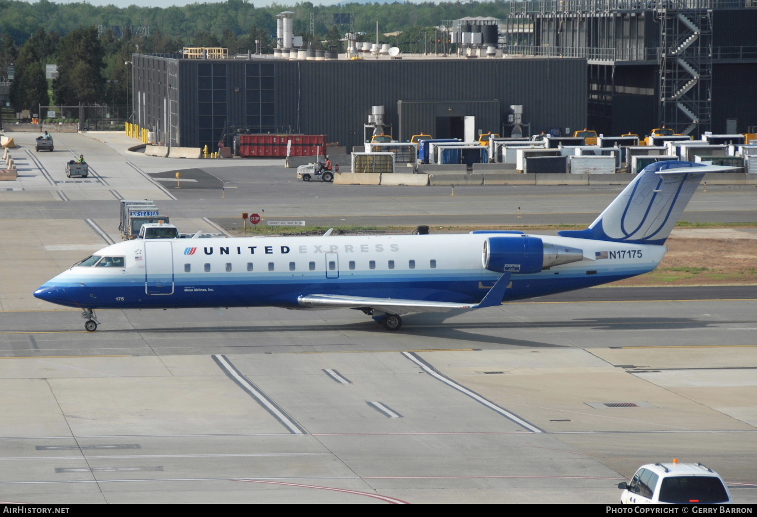 Aircraft Photo of N17175 | Bombardier CRJ-200LR (CL-600-2B19) | United Express | AirHistory.net #294078