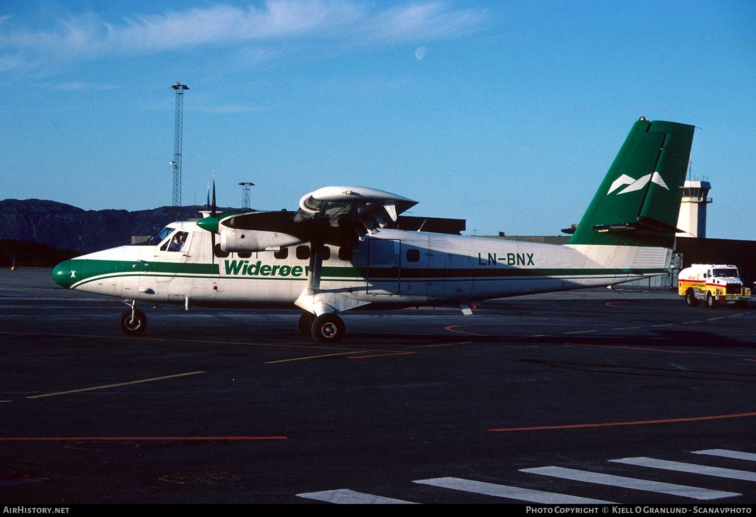 Aircraft Photo of LN-BNX | De Havilland Canada DHC-6-300 Twin Otter | Widerøe | AirHistory.net #294102