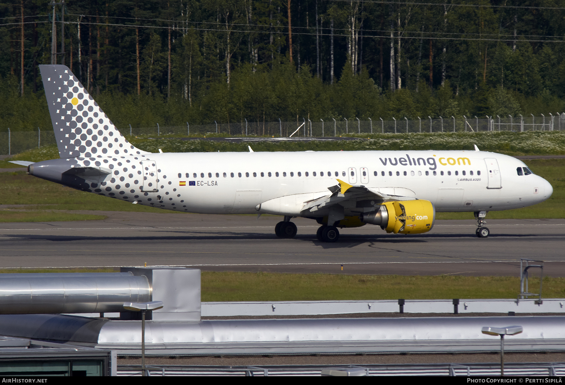 Aircraft Photo of EC-LSA | Airbus A320-214 | Vueling Airlines | AirHistory.net #294296
