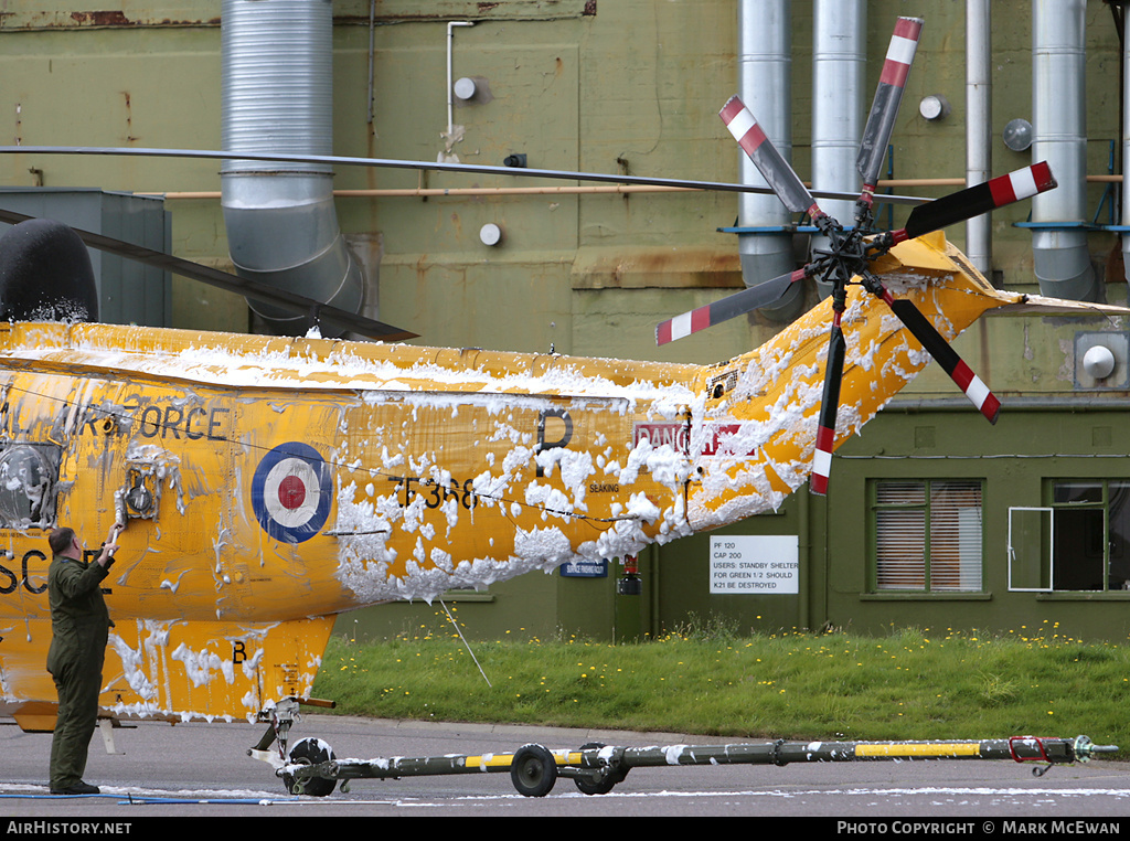 Aircraft Photo of ZE368 | Westland WS-61 Sea King HAR3 | UK - Air Force | AirHistory.net #294314