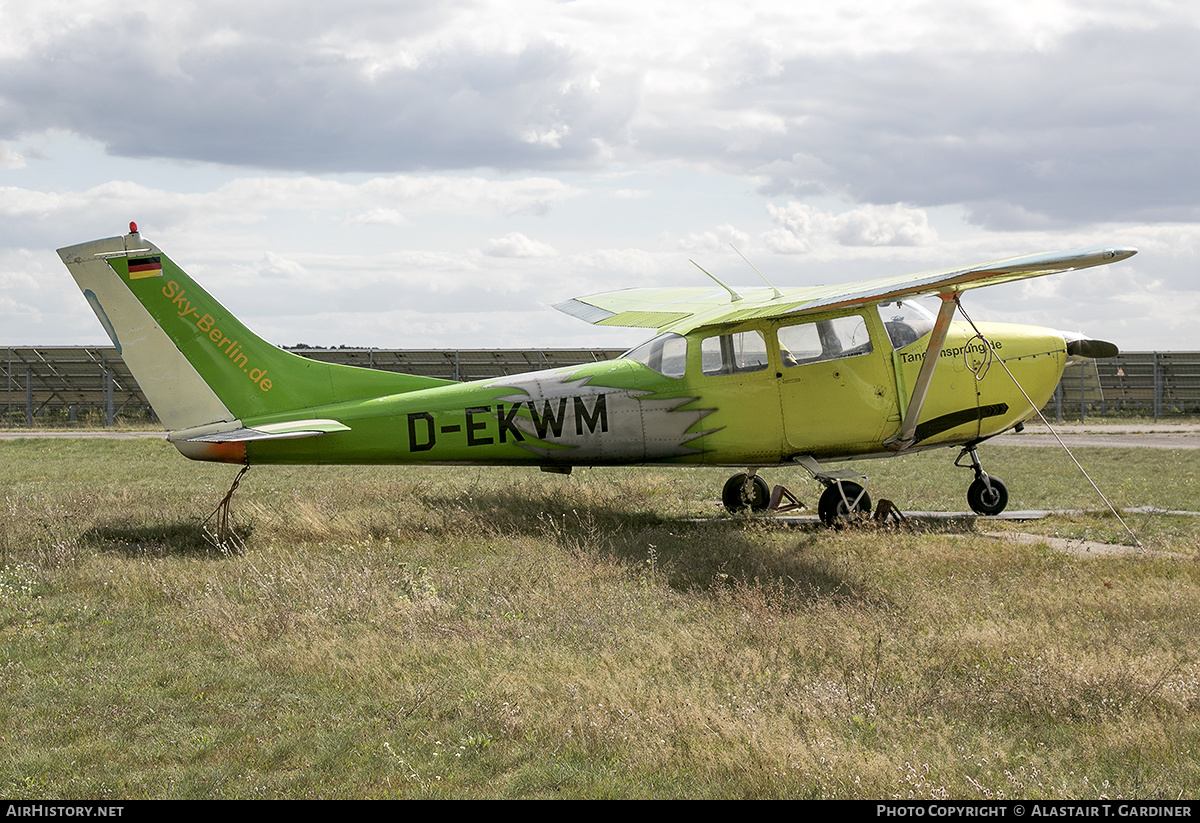 Aircraft Photo of D-EKWM | Cessna 182E Skylane | Berliner Fallschirmsportverband | AirHistory.net #294338