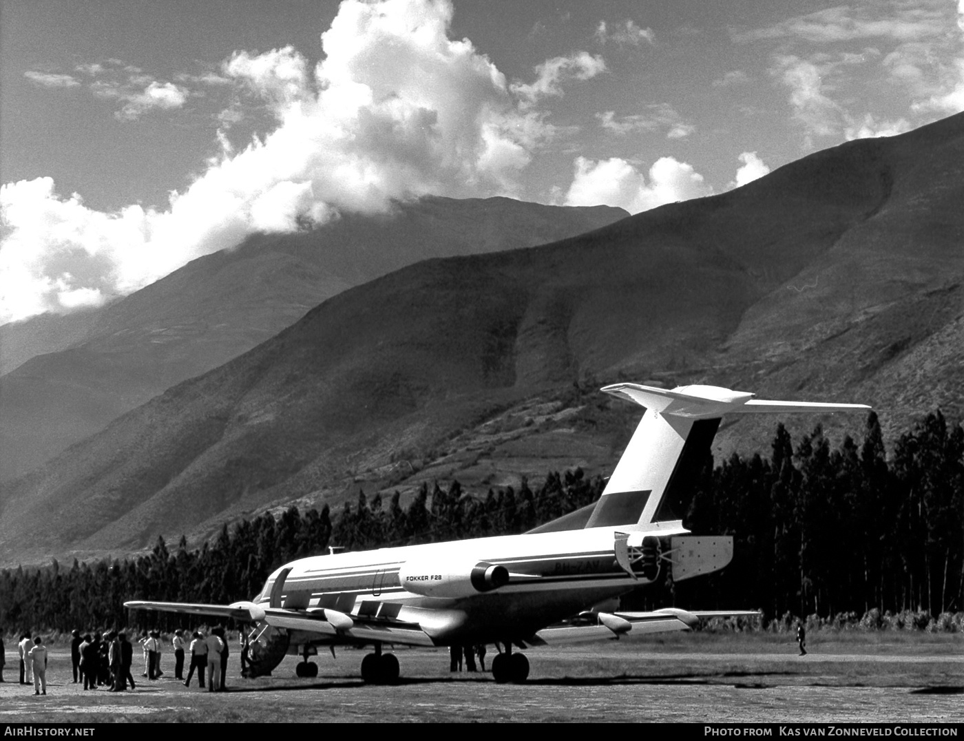 Aircraft Photo of PH-ZAV | Fokker F28-1000 Fellowship | AirHistory.net #294449