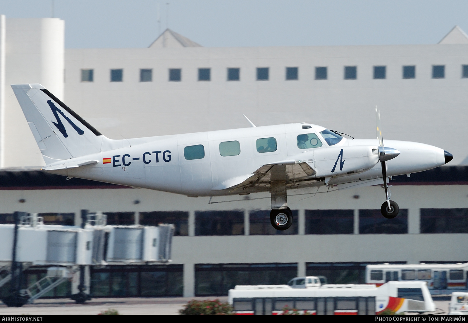 Aircraft Photo of EC-CTG | Piper PA-31P-425 Pressurized Navajo | Aeronova | AirHistory.net #294466