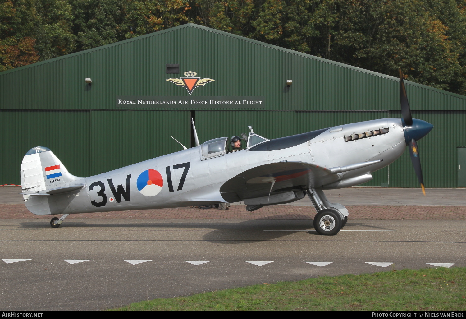Aircraft Photo of PH-OUQ / MK732 | Supermarine 361 Spitfire LF9B | Netherlands - Air Force | AirHistory.net #294566