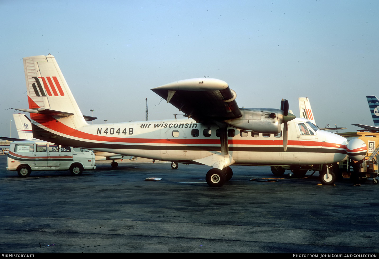 Aircraft Photo of N4044B | De Havilland Canada DHC-6-100 Twin Otter | Air Wisconsin | AirHistory.net #294571