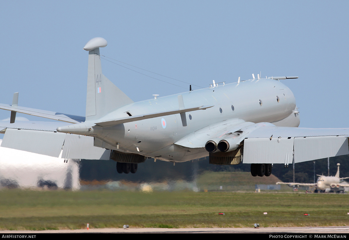 Aircraft Photo of XV244 | Hawker Siddeley Nimrod MR2 | UK - Air Force | AirHistory.net #294644