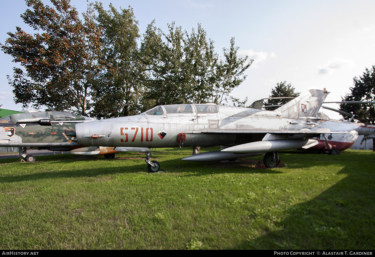 Aircraft Photo of 5710 | Mikoyan-Gurevich MiG-21UM | Poland - Air Force | AirHistory.net #294796