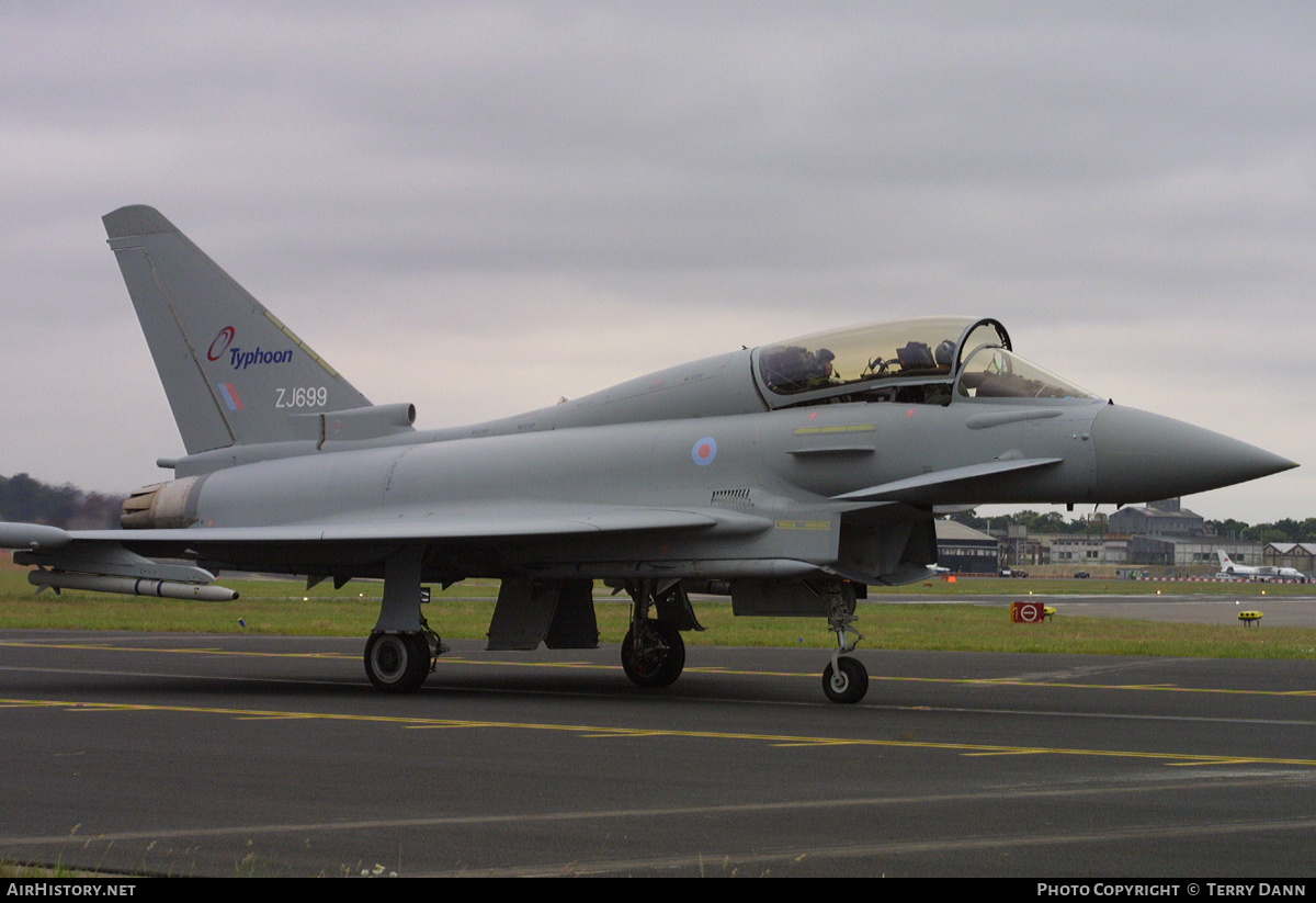 Aircraft Photo of ZJ699 | Eurofighter EF-2000 Typhoon T | UK - Air Force | AirHistory.net #295096
