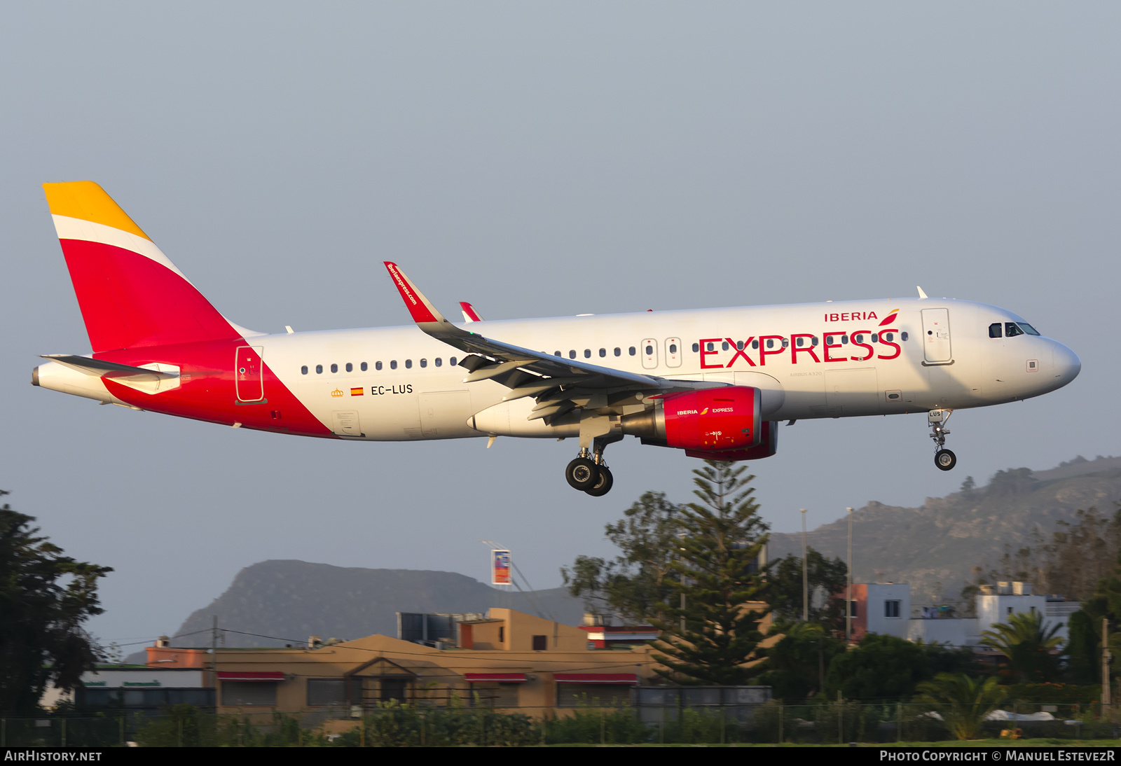 Aircraft Photo of EC-LUS | Airbus A320-216 | Iberia Express | AirHistory.net #296137