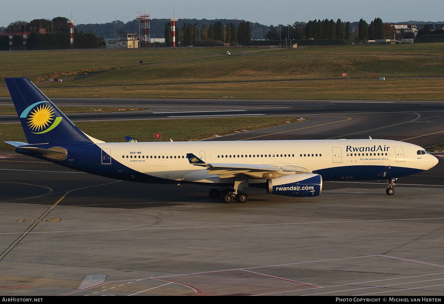 Aircraft Photo of 9XR-WN | Airbus A330-243 | RwandAir | AirHistory.net #296358