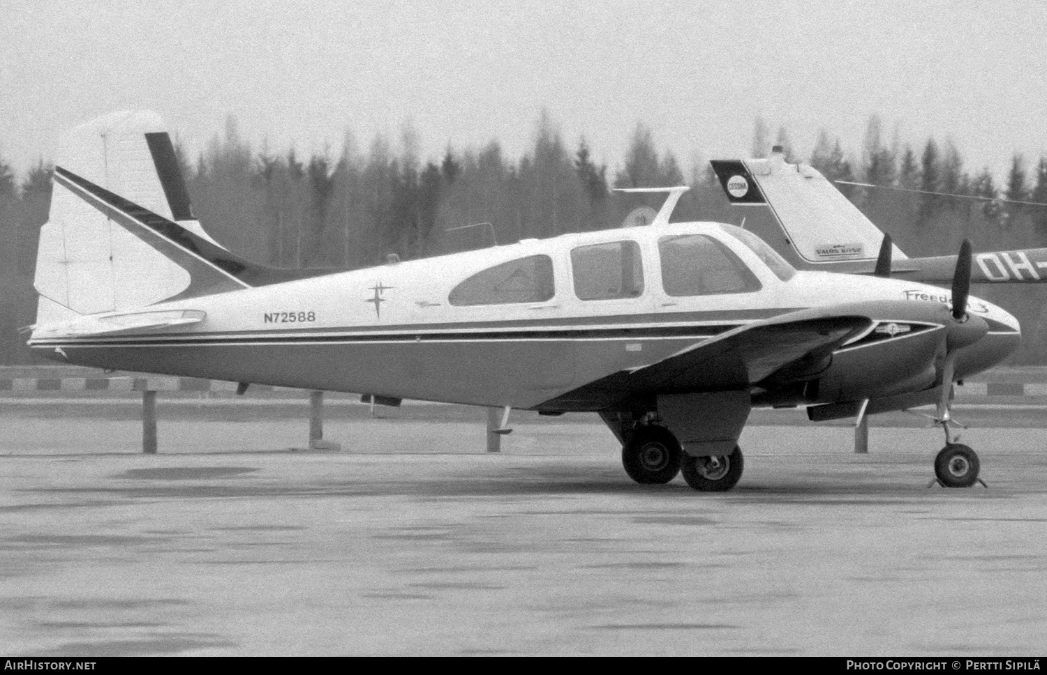 Aircraft Photo of N72588 | Beech B95A Travel Air | AirHistory.net #296479
