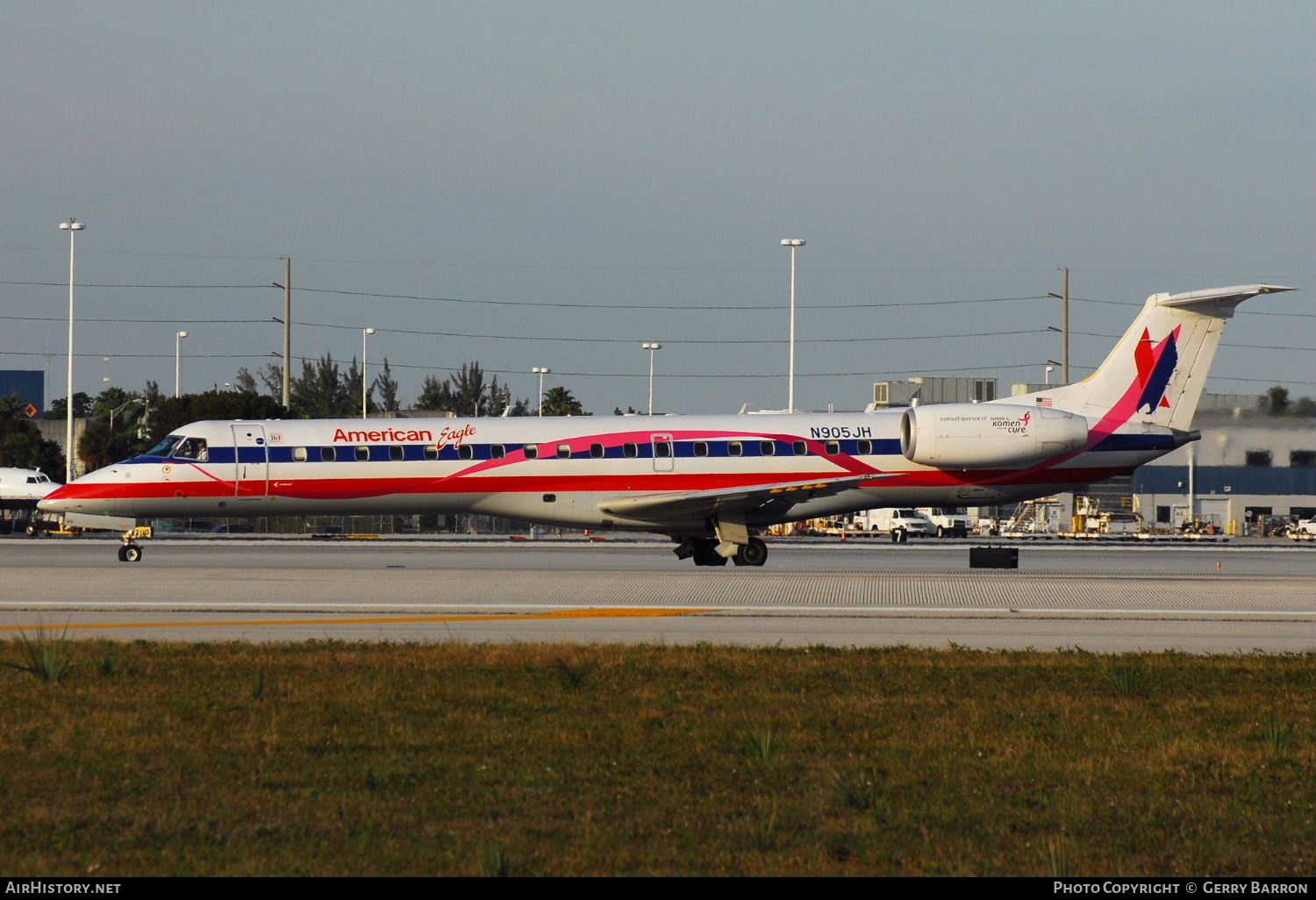 Aircraft Photo of N905JH | Embraer ERJ-145LR (EMB-145LR) | American Eagle | AirHistory.net #296611