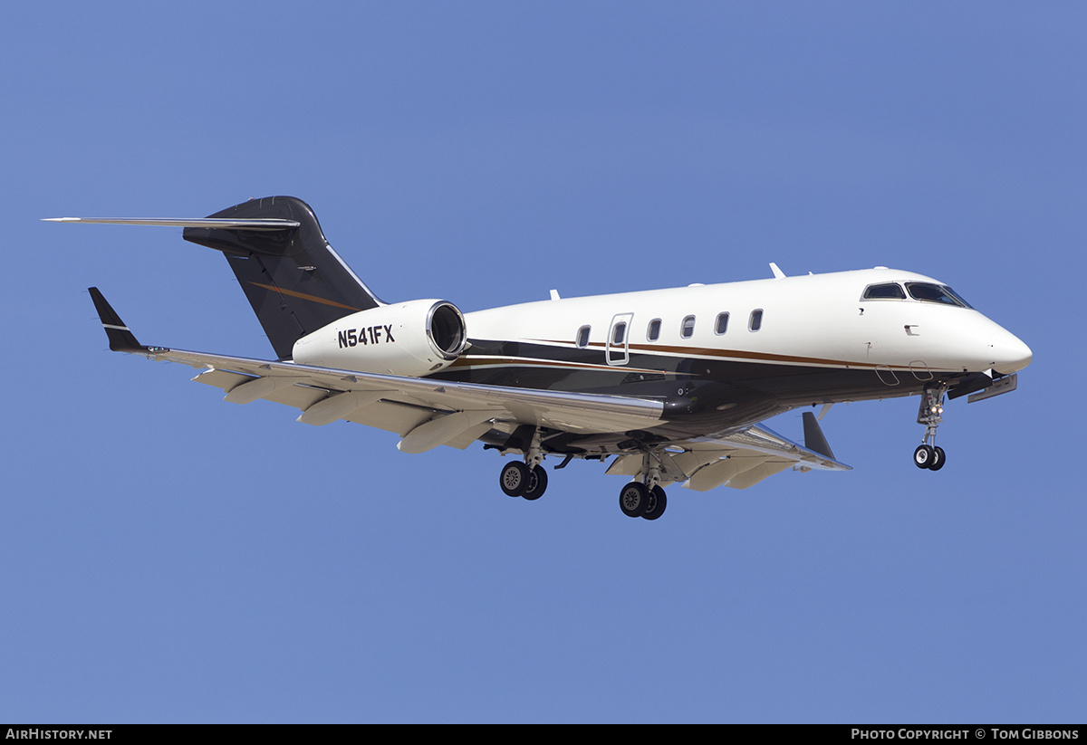 Aircraft Photo of N541FX | Bombardier Challenger 300 (BD-100-1A10) | AirHistory.net #296783