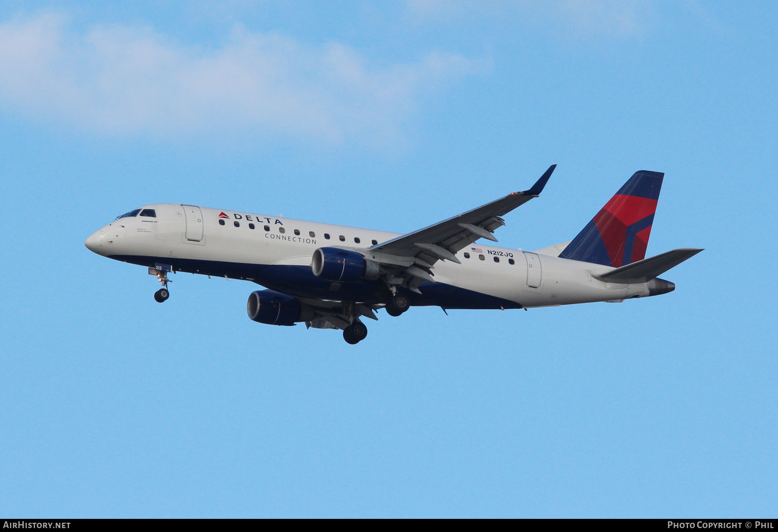 Aircraft Photo of N212JQ | Embraer 175LR (ERJ-170-200LR) | Delta Connection | AirHistory.net #296852