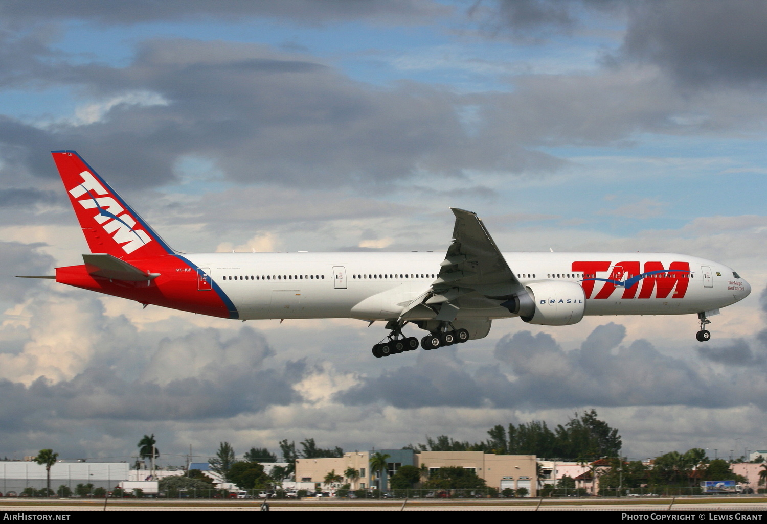 Aircraft Photo of PT-MUI | Boeing 777-32W/ER | TAM Linhas Aéreas | AirHistory.net #297222