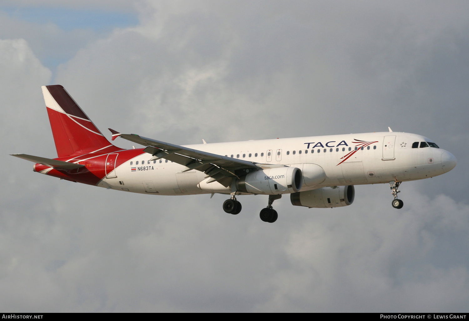 Aircraft Photo of N683TA | Airbus A320-233 | TACA - Transportes Aéreos Centro Americanos | AirHistory.net #297613