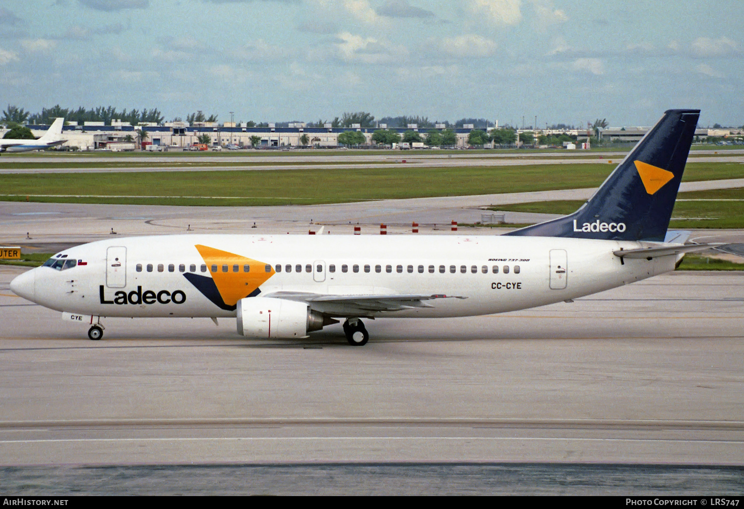 Aircraft Photo of CC-CYE | Boeing 737-3S3 | Ladeco | AirHistory.net #297837