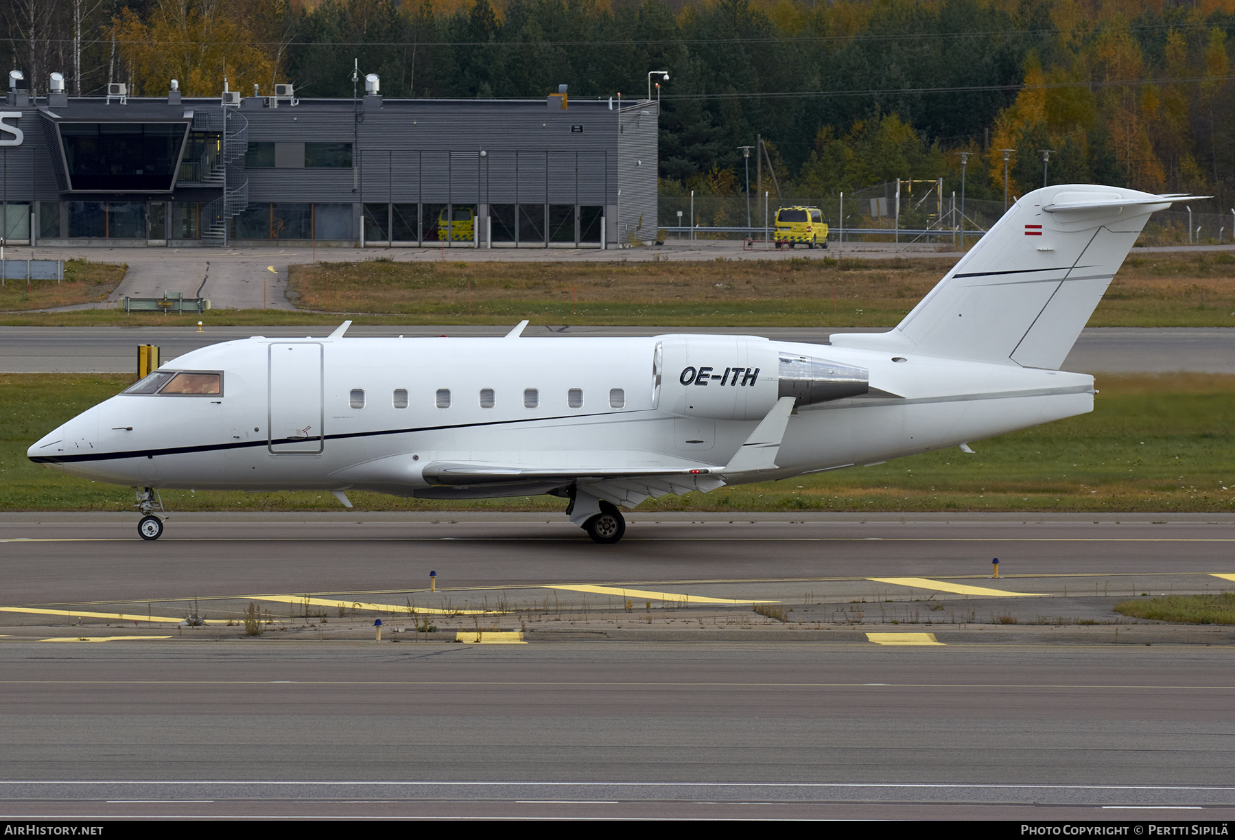 Aircraft Photo of OE-ITH | Bombardier Challenger 604 (CL-600-2B16) | AirHistory.net #297920
