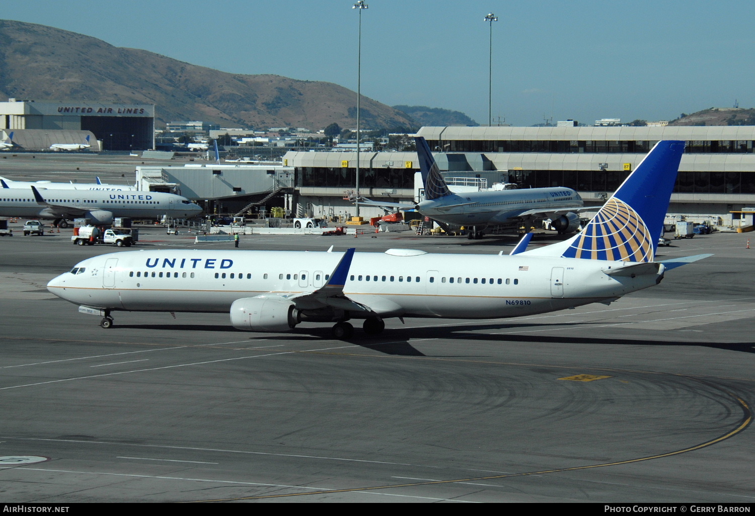 Aircraft Photo of N69810 | Boeing 737-924/ER | United Airlines | AirHistory.net #298021