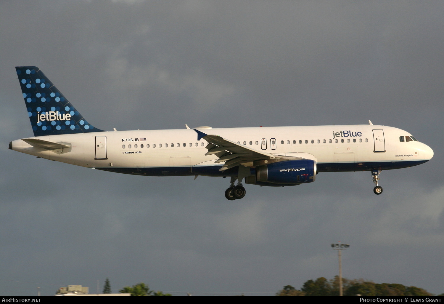 Aircraft Photo of N706JB | Airbus A320-232 | JetBlue Airways | AirHistory.net #298097