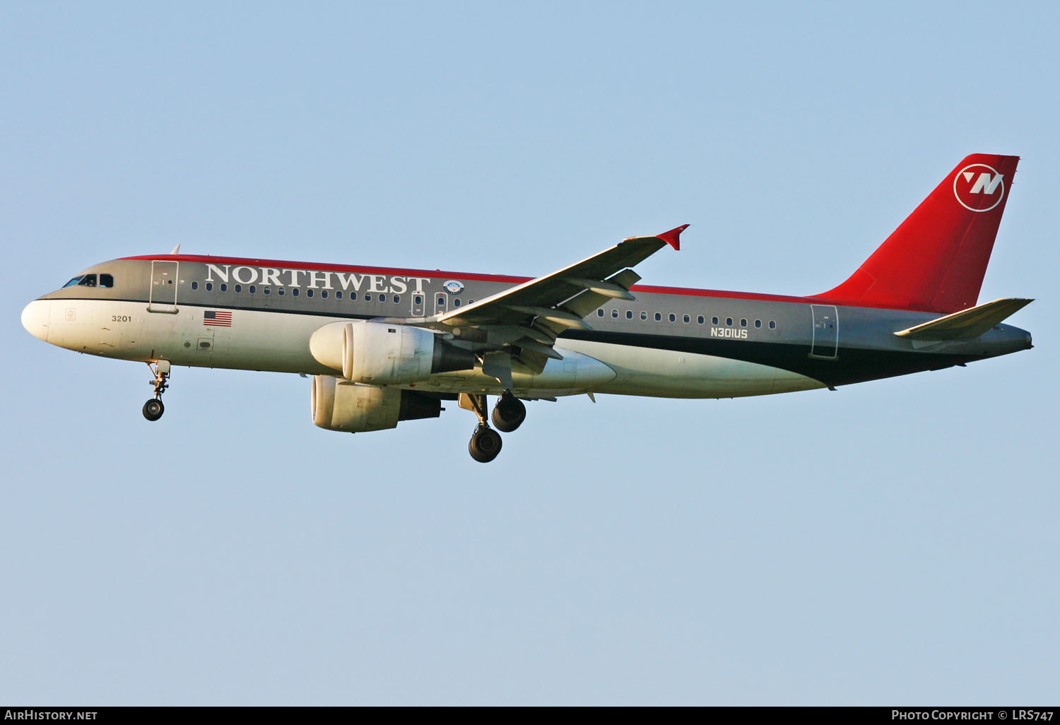 Aircraft Photo of N301US | Airbus A320-211 | Northwest Airlines | AirHistory.net #298105