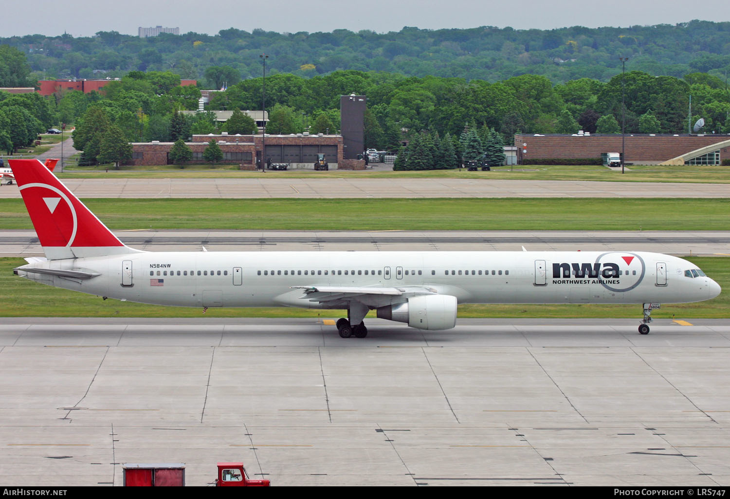Aircraft Photo of N584NW | Boeing 757-351 | Northwest Airlines | AirHistory.net #298132