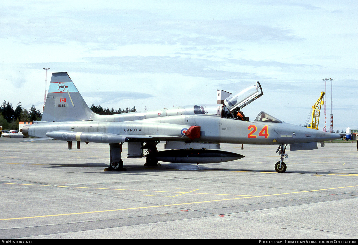 Aircraft Photo of 116824 | Northrop F-5B Freedom Fighter | Canada - Air Force | AirHistory.net #298232