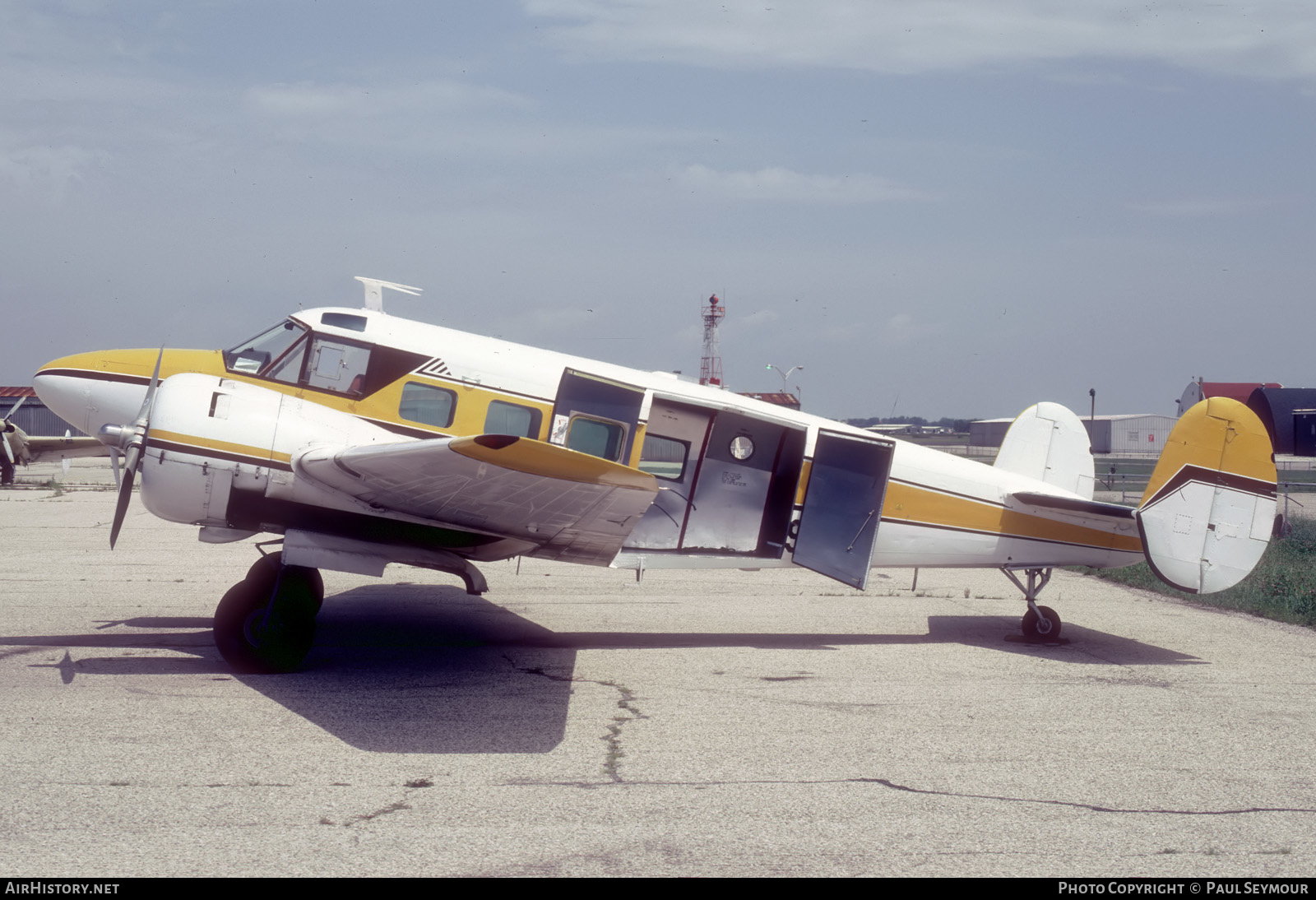 Aircraft Photo of N9669R | Beech G18S | AirHistory.net #298429