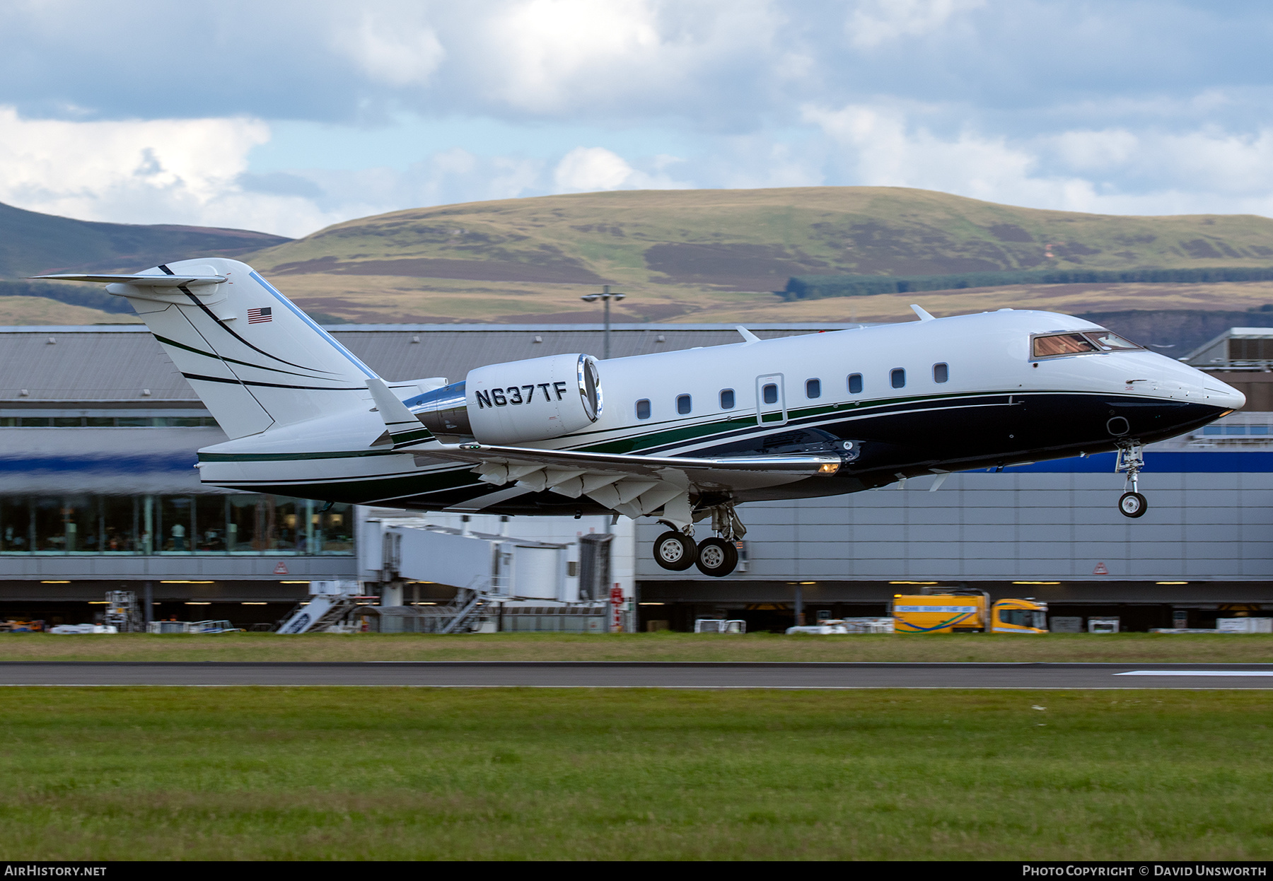 Aircraft Photo of N637TF | Bombardier Challenger 604 (CL-600-2B16) | AirHistory.net #298846