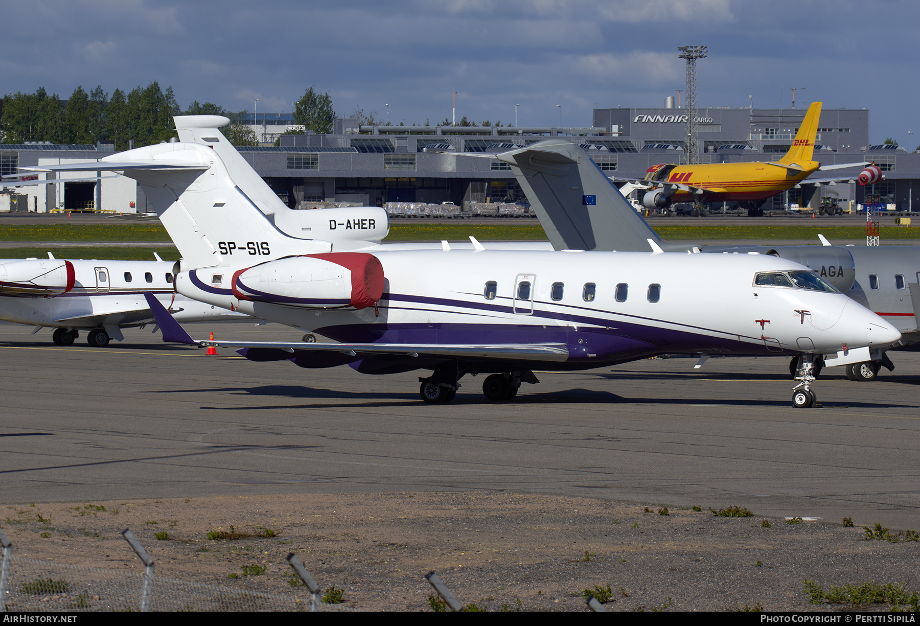 Aircraft Photo of SP-SIS | Bombardier Challenger 300 (BD-100-1A10) | AirHistory.net #299163
