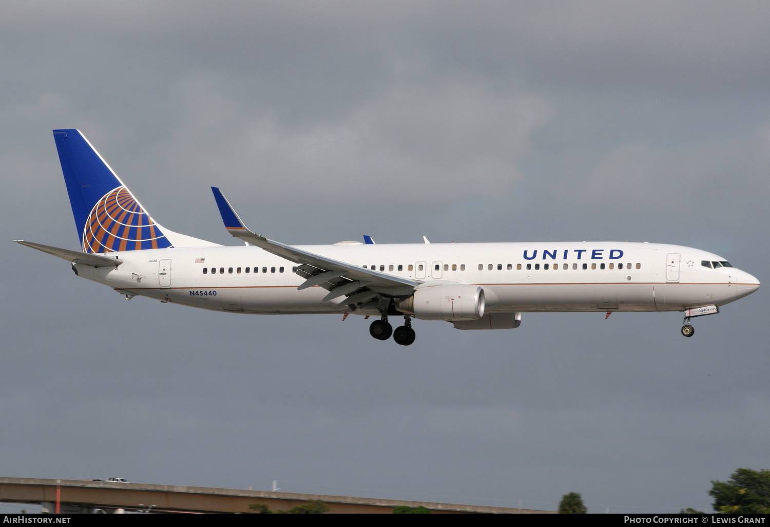Aircraft Photo of N45440 | Boeing 737-924/ER | United Airlines | AirHistory.net #299239